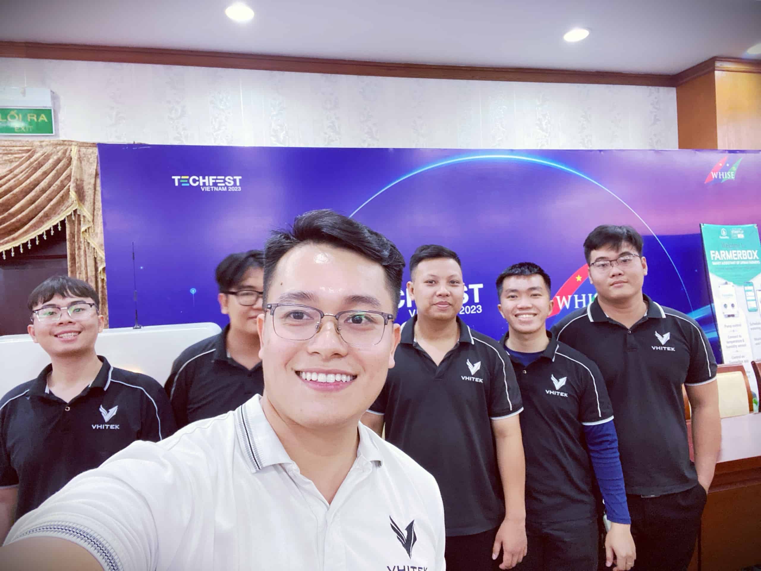 Đội ngũ R&D sản phẩm máy bán hàng tự động của congnghechivi.vn