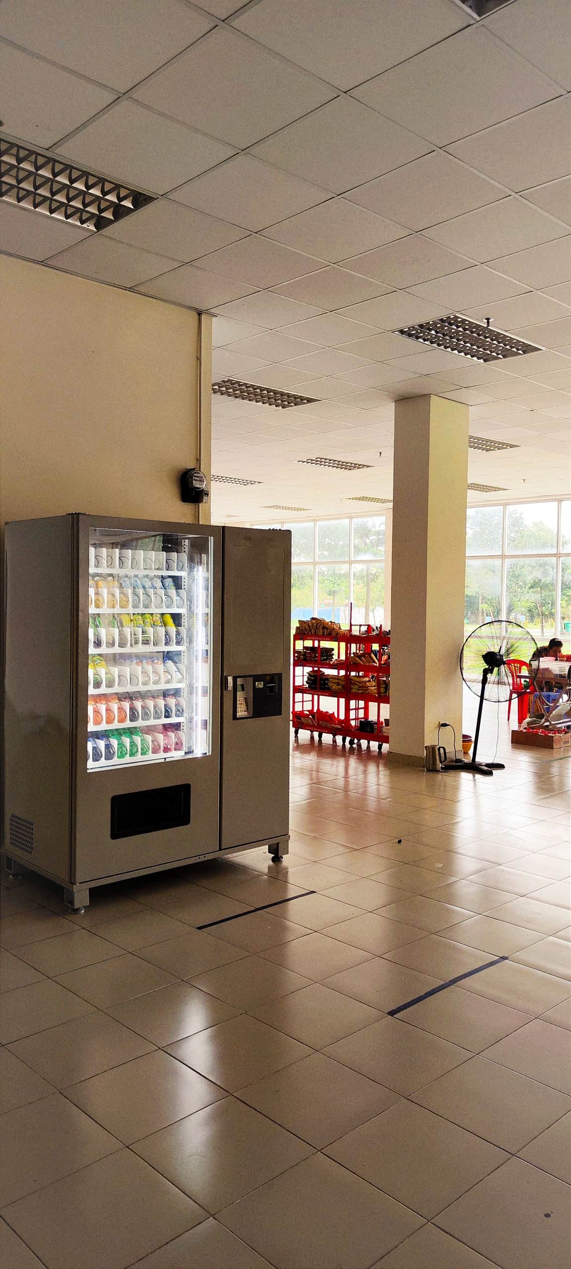máy bán nước tự động